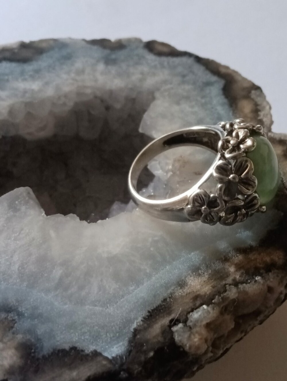 Sterling Silver 925 Oval Green Jade Flower Ring Size 7.5 - Picture 4 of 8